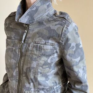 Express Gray/Olive Utility Jacket with Camouflage Pattern